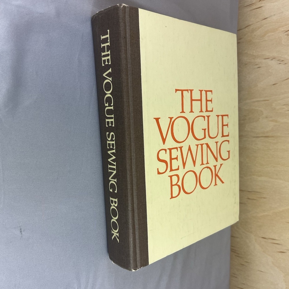 1970 The Vogue Sewing Book 1st Edition 2nd Printing Hardcover VG